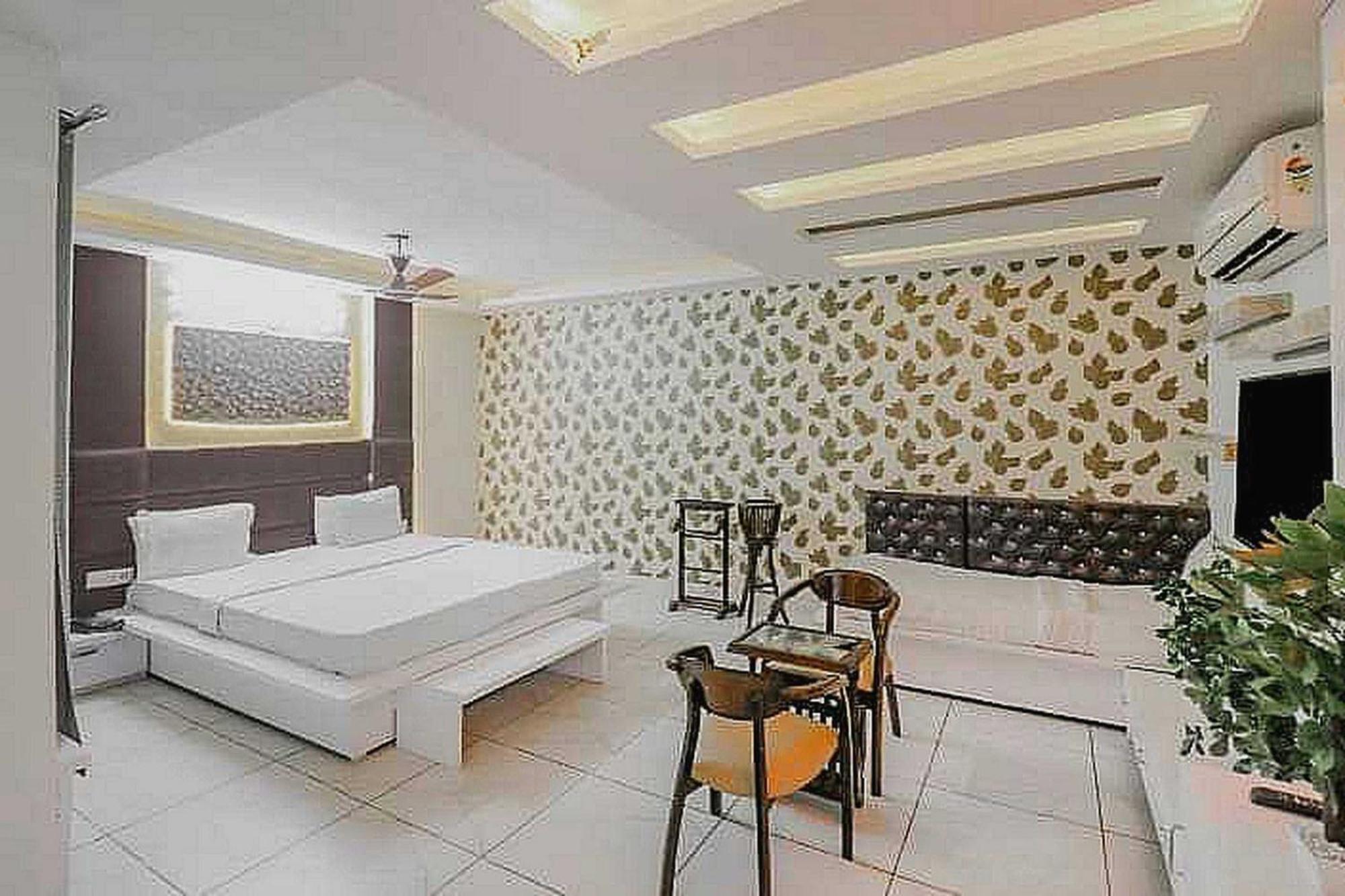 Super Hotel O Vivaan Residency Rohtak Экстерьер фото