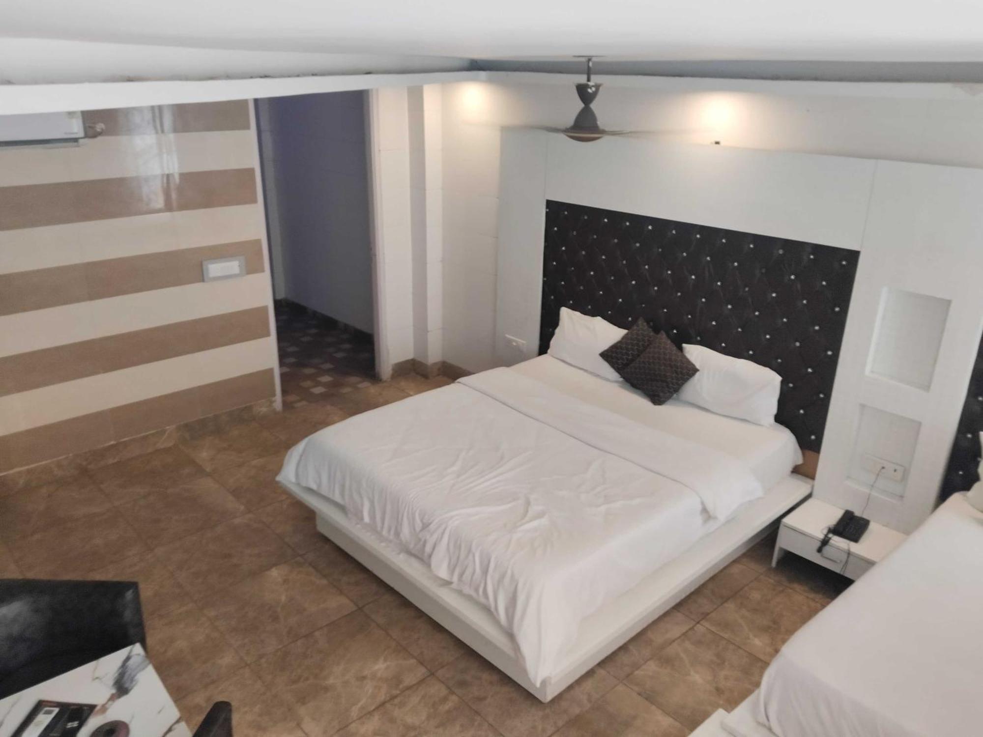 Super Hotel O Vivaan Residency Rohtak Экстерьер фото