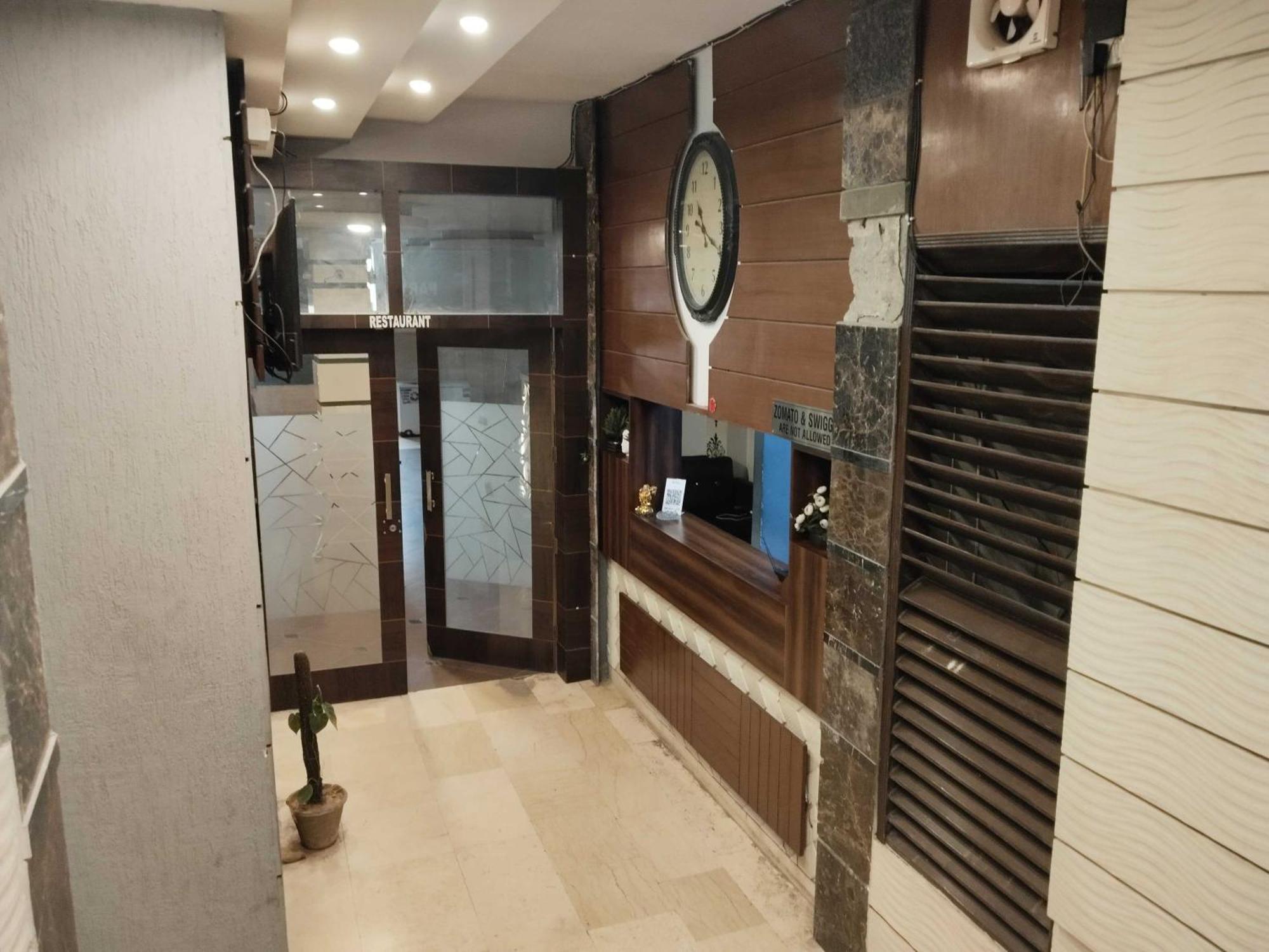 Super Hotel O Vivaan Residency Rohtak Экстерьер фото