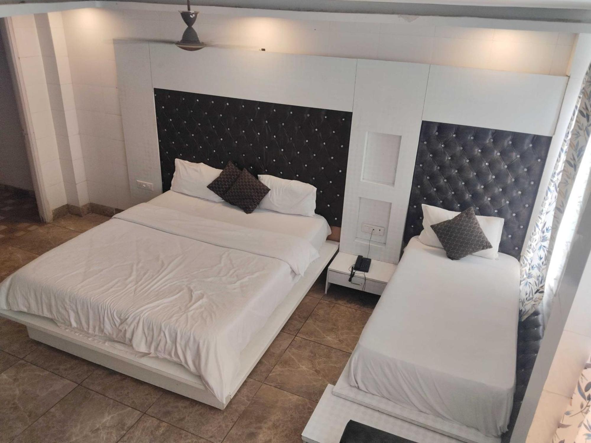 Super Hotel O Vivaan Residency Rohtak Экстерьер фото